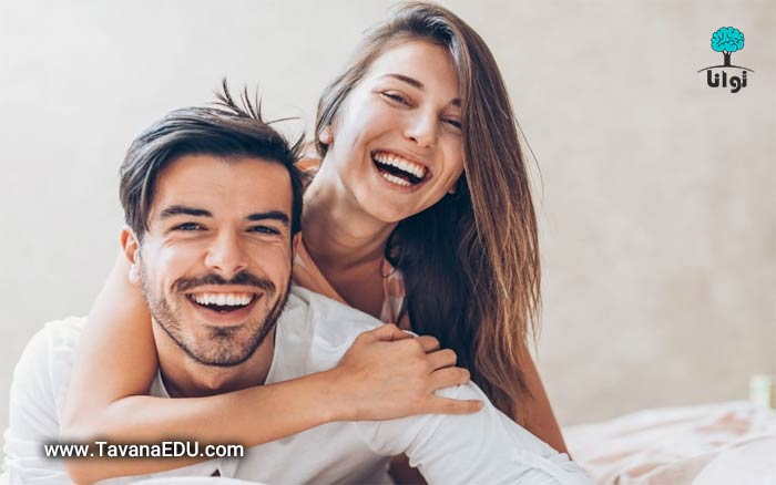 بهبود روابط زناشویی و زوجی در حال خندیدن