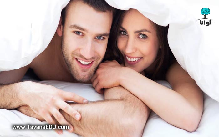 رابطه جنسی و زوج خوشحال در تخت خواب