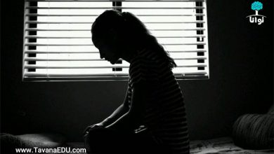 بیماری های روانی و دختری ناراحت و افسرده در اتاقش